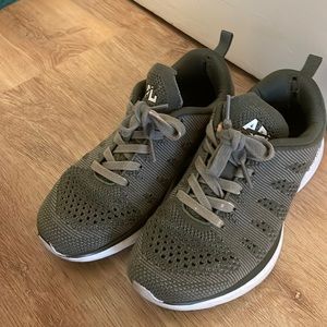 Green APL sneakers size 7